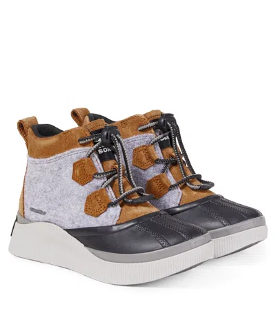 Sorel Kids' Out N About™绒面革靴子