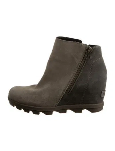 Pre-owned Sorel Suede Boots In Green