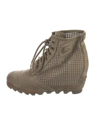 Pre-owned Sorel Suede Lace-up Boots In Green