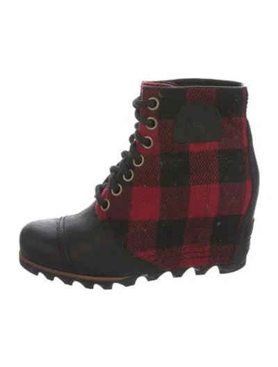 Pre-owned Sorel Suede Printed Lace-up Boots In Red