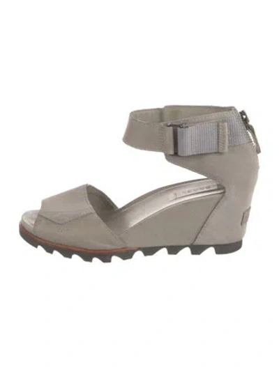 Pre-owned Sorel Suede Sandals In Green