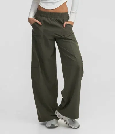 Southern Shirt Company Adjustable Hybrid Cargo Pants In Cedar In Green