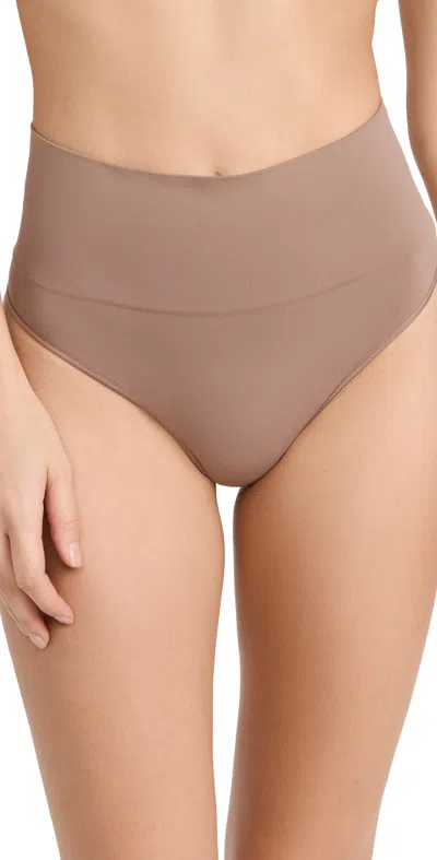SPANX SHAPE EXTRAORDINARY THONG CAFE AU LAIT