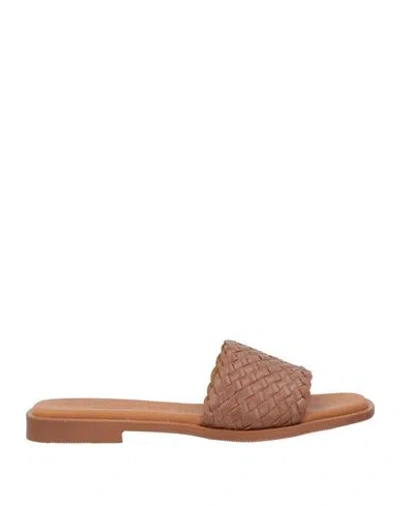 Sparwoman Woman Sandals Brown Size 6 Leather
