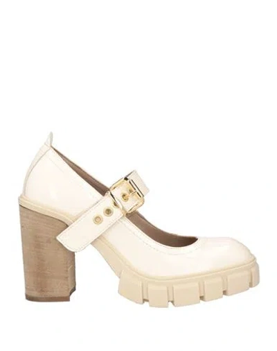Spaziomoda Woman Pumps Cream Size 8 Leather