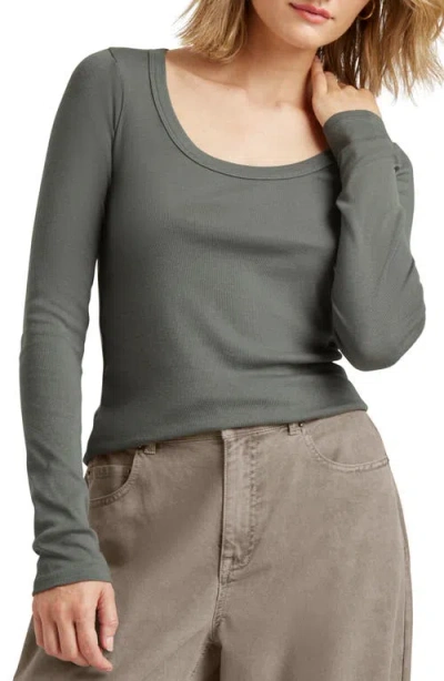 Splendid Faye Scoop Neck Long Sleeve T-shirt In Soft Vob