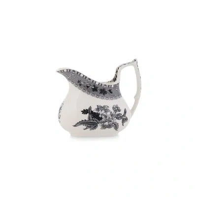 Spode Heritage Collection Creamer Camilla 8oz. In Black;white