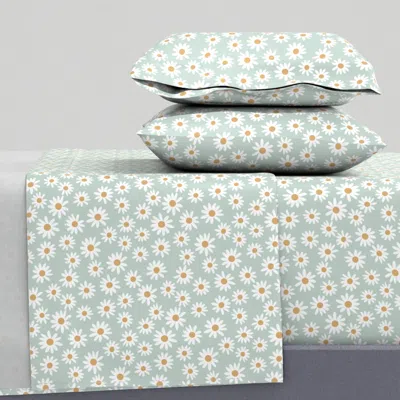 Spoonflower Small Daisy Fabric - Cute Vintage Inspired Daisy Floral Fabric - Mint Queen Sheet Set