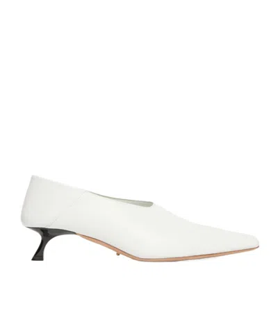 Sportmax Pointed Kitten Heeled Pumps In White