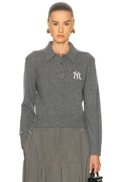 Sporty And Rich Heritage Yankees Serif Cashmere Polo Sweater In Gray