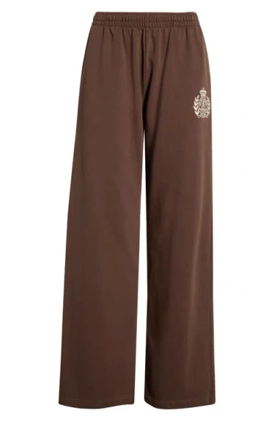 Sporty And Rich Sporty & Rich Ny Crest Embroidered Wide Leg Sweatpants In Brown