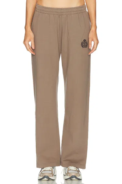 Sporty And Rich Ny Crest Embroidered Wide Sweatpant In Sand