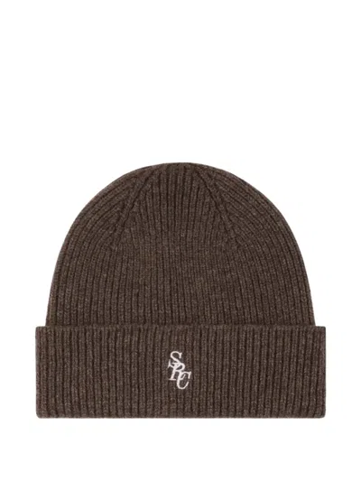 Sporty And Rich Ribbed Embroidered-logo Beanie Hat In Brown