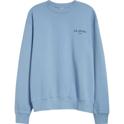 Sporty And Rich Sporty & Rich Wimbledon Crewneck Graphic Sweatshirt In Washed Hydrangea