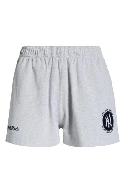 Sporty And Rich Sporty & Rich X '47 Mlb New York Yankees World Series Disco Sweat Shorts In Gray