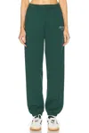 Sporty And Rich X Hotel Carlyle Script Embroidered Sweatpant In Forest