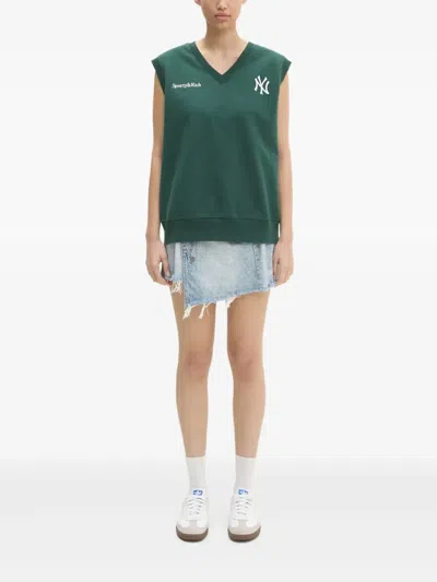 Sporty And Rich Yankees Serif V-neck Logo-embroidered Top In Green