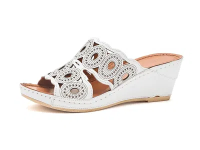 Spring Step Labarnas In White