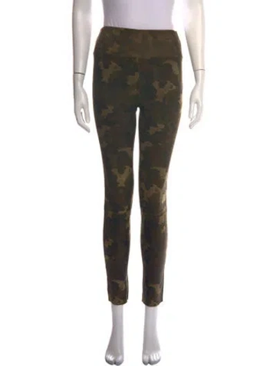 Pre-owned Sprwmn Camouflage Print Skinny Leg Pants In Green