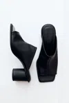 St Agni Cylinder Heel In Black
