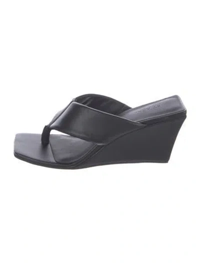 Pre-owned St Agni Leather Flip Flops In Black