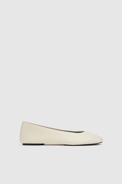 St Agni Low Scoop Ballet Flat In White