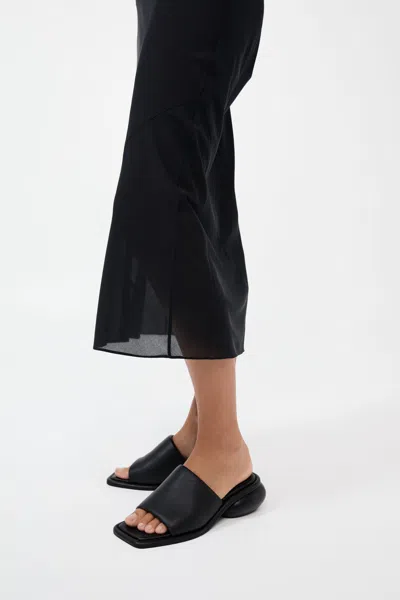 St Agni Minimal Dome Heel In Black