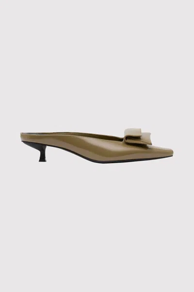 St Agni Petit Pouch Heel In Green