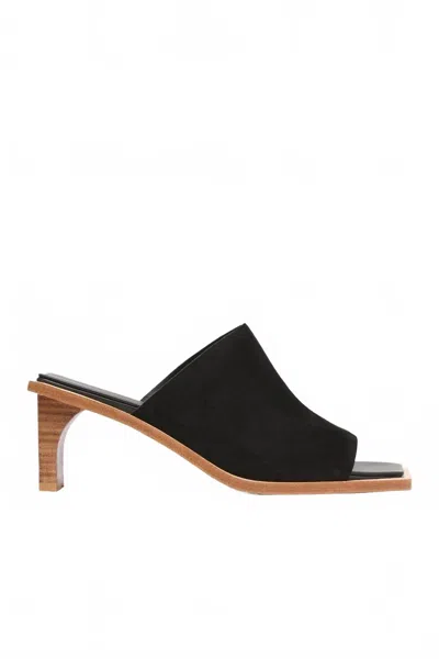 St Agni Raw Edge Heel In Black