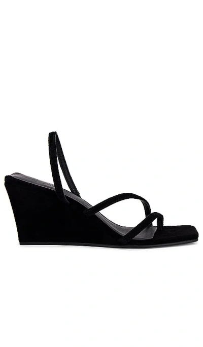 St Agni Spiral Wedge In Black