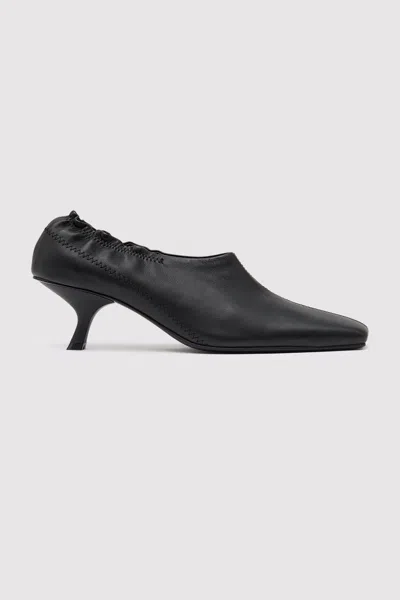 St Agni Square Glove Heel In Black