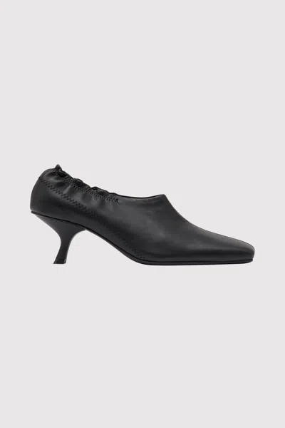 St Agni Square Glove Heel In Black