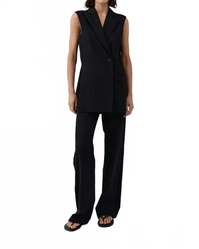 ST AGNI WOOL SLEEVELESS SPLIT BLAZER IN BLACK