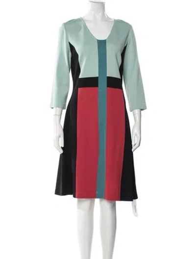 Pre-owned St John Colorblock Pattern Knee-length Dress In Green