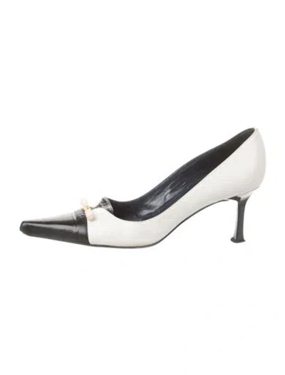 Pre-owned St John Leather Colorblock Pattern Pumps In White