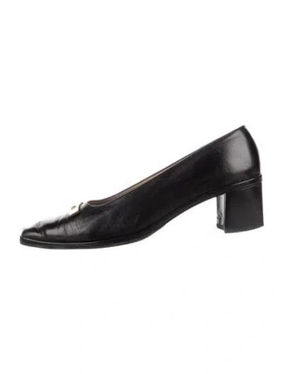 Pre-owned St John Leather Pumps In Black