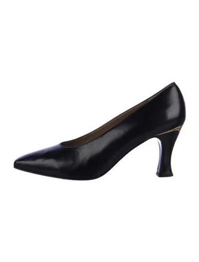 Pre-owned St John Leather Pumps In Black