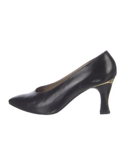Pre-owned St John Leather Pumps In Black