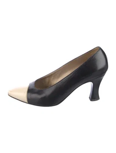 Pre-owned St John Leather Pumps In Black