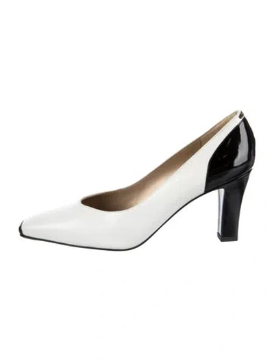 Pre-owned St John Leather Pumps In White