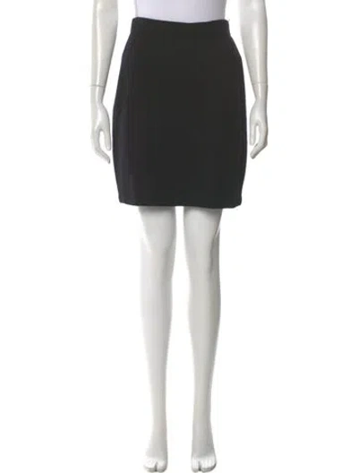 Pre-owned St John Mini Skirt In Green