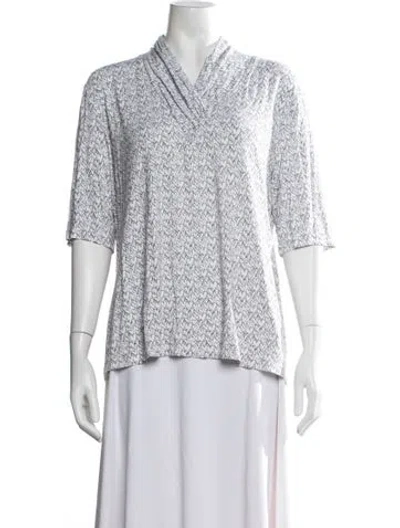 Pre-owned St John Printed Cowl Neck Top In White
