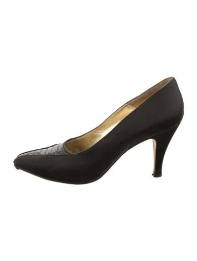 Pre-owned St John Satin Pumps In Black