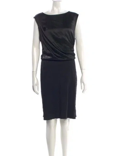 Pre-owned St John Scoop Neck Knee-length Dress In Black