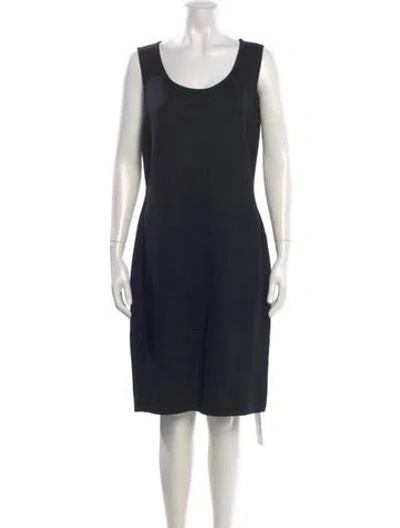 Pre-owned St John Scoop Neck Knee-length Dress In Black
