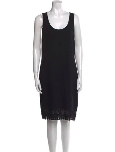 Pre-owned St John Scoop Neck Knee-length Dress In Black