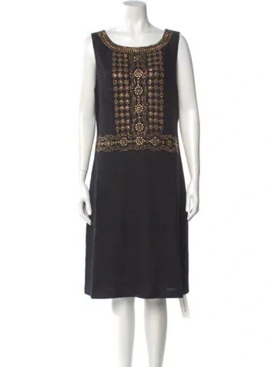 Pre-owned St John Scoop Neck Knee-length Dress In Black