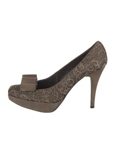Pre-owned St John Suede Lace Pattern Pumps In Grey