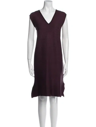 Pre-owned St John V-neck Knee-length Dress In Burgundy