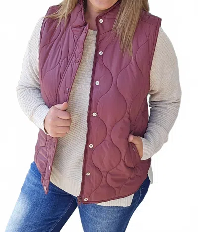 Staccato Quilted Zip Snap Vest In Burgundy In White